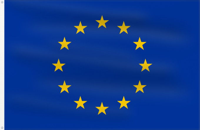Flag, with two metal eyelets and reinforced hoist: Europe Europe is the flag and emblem of the European Union EU and Council of Europe CoE Européen est le symbole non seulement de l’Union européenne La Unión Europea consta de doce estrellas amarillas sobre fondo azul Die Europaflagge besteht aus einem