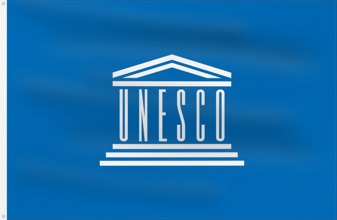 Flag, with two metal eyelets and reinforced hoist: UNESCO United Nations Educational L Organisation des Nations unies pour l éducation Organisation der Vereinten Nationen für Bildung Organização das Nações Unidas para a Educação Прапор ЮНЕСКО