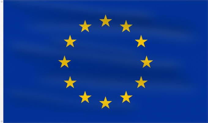 Flag, with two metal eyelets and reinforced hoist: Europe Europe is the flag and emblem of the European Union EU and Council of Europe CoE Européen est le symbole non seulement de l’Union européenne La Unión Europea consta de doce estrellas amarillas sobre fondo azul Die Europaflagge besteht aus einem
