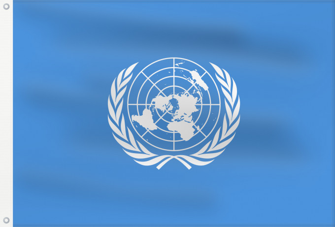Flag, with two metal eyelets and reinforced hoist: United Nations	United Nations, UN	Nations unies	Naciones Unidas	Vereinten Nationen	Nazioni Unite, ONU	Verenigde Naties	Das nações unidas	Organizacji Narodów Zjednoczonych  ONZ	علم الأمم المتحدة	Сцяг Арганізацыі Аб яднаных Нацый	Сьцяг Арганізацыі Аб яднаны