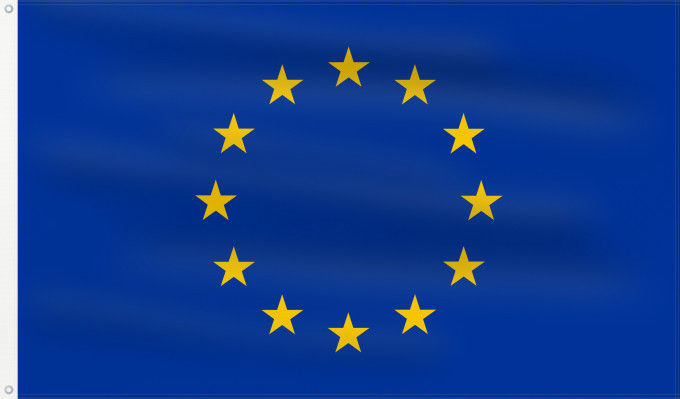 Flag, with two metal eyelets and reinforced hoist: Europe Europe is the flag and emblem of the European Union EU and Council of Europe CoE Européen est le symbole non seulement de l’Union européenne La Unión Europea consta de doce estrellas amarillas sobre fondo azul Die Europaflagge besteht aus einem