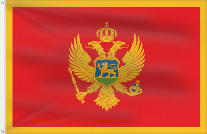 Bandera, con dos ojales metálicos y lado del asta reforzado: Montenegro Montenegro adopted on 13 July 2004 Monténégro Czarnogóry Сцяг Чарнагорыі Национално знаме на Черна гора Crne Gore Чрьна́ Гора́ - Ꙁнамѧ Montenegros flag i brug den 13. juli 2004 דגל מונטנגרו Montenegró モンテネグロの国旗 Знаме на Црна Гора Muntenegrulu