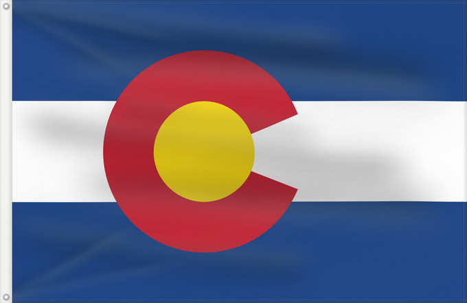 Bandera, con dos ojales metálicos y lado del asta reforzado: Colorado	Colorado designed by Andrew Carlisle Carson	ᎧᎶᏩᏓ ᎦᏓᏘ	Ka hae Kololako	Colorati	Dibé nitsa hahoodzo bidah naatʼaʼí	Флаг Колорадо	Američke savezne države Kolorado