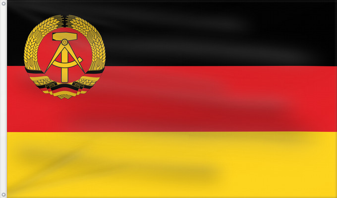 Flag, with two metal eyelets and reinforced hoist: Civil Ensign of East Germany 1959–1973 Merchant flag of the German Democratic Republic 1959–1973 Pavillon marchand de la République démocratique allemande 1959–1973 Mercante de la République démocratique allemande 1959–1973 Die Handelsflagge der Deuts