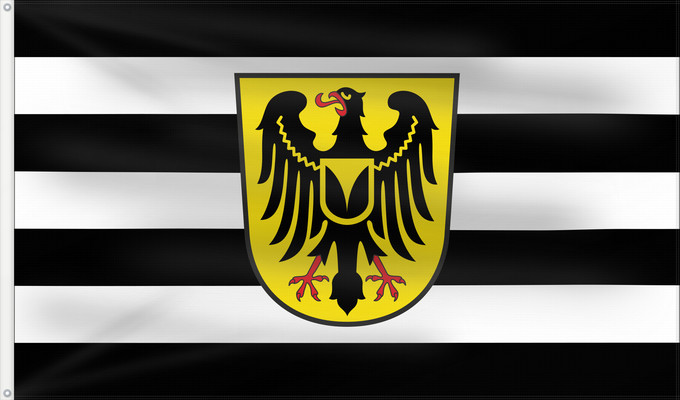 Flag, with two metal eyelets and reinforced hoist: Waltrop	Beschreibung der Flagge  Die Flagge der Stadt Waltrop zeigt in der Mitte das Stadtwappen auf schwarz - weiß gestreiftem Felde in waagerechter Anordnung über 4 schwarzen und 3 weißen Streifen