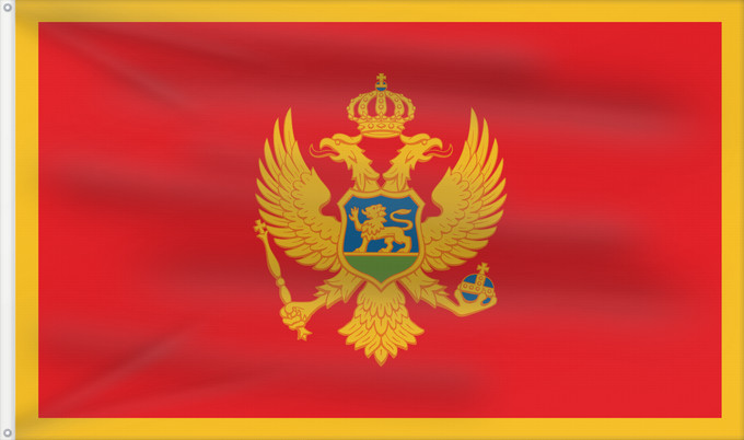 Bandera, con dos ojales metálicos y lado del asta reforzado: Montenegro Montenegro adopted on 13 July 2004 Monténégro Czarnogóry Сцяг Чарнагорыі Национално знаме на Черна гора Crne Gore Чрьна́ Гора́ - Ꙁнамѧ Montenegros flag i brug den 13. juli 2004 דגל מונטנגרו Montenegró モンテネグロの国旗 Знаме на Црна Гора Muntenegrulu