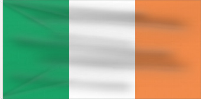 Flag, with two metal eyelets and reinforced hoist: Ireland	Note that the green portion of the flag was designed to represent the majority Catholic residents of the island	La partie verte du drapeau représente la majorité catholique de l île	Es notable el hecho que la parte verde de la bandera representa l