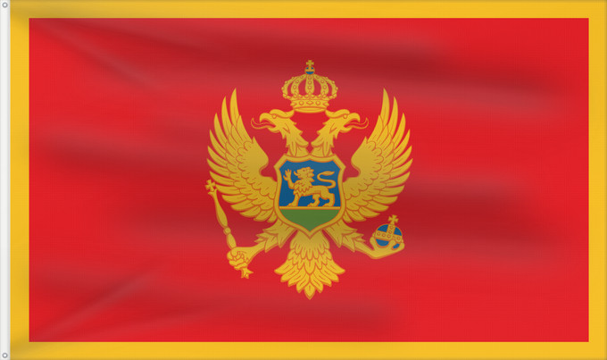 Bandera, con dos ojales metálicos y lado del asta reforzado: Montenegro	Montenegro  adopted on 13 July 2004	Monténégro	Czarnogóry	Сцяг Чарнагорыі	Национално знаме на Черна гора	Crne Gore	Чрьна́ Гора́ - Ꙁнамѧ	Montenegros flag  i brug den 13. juli 2004	דגל מונטנגרו	Montenegró	モンテネグロの国旗	Знаме на Црна Гора	Muntenegrulu