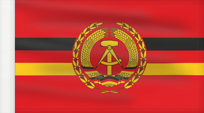 Flagge, mit verstärktem Besatzband: Warships of VM  East Germany	Warships of VM of the German Democratic Republic	République Démocratique Allemande - Pavillon de Service pour Navires de Guerre	República Democrática Alemana - Bandera de Servicio para Buques de Guerra	Dienstflagge für Kampfsc
