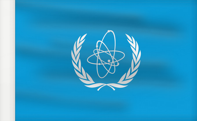 Drapeau, avec guindant renforcé : IAEA International Atomic Energy Agency IAEA L Agence internationale de l énergie atomique AIEA Internationalen Atomenergieorganisation IAEO