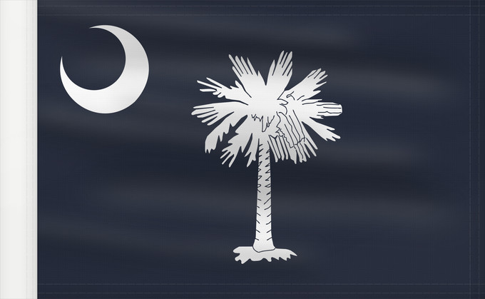 Bandera, con lado del asta reforzado: South Carolina Caroline du Sud Carolina del Sur Carolina del Sud علم كارولاينا الجنوبية ᏐᎦᎴᏂ ᎦᏓᏘ Ka hae Kalolaina Hema Carolinae Meridionalis Shádiʼááhjí Kééláanah Hahoodzo bidah naatʼaʼí Флаг Южной Каролины Američke savezne države Južne Karoline
