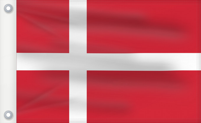 Bandera, con dos ojales metálicos y lado del asta reforzado: Denmark	Denmark   stutflag  version	Danemark	Dinamarca	Dänemarks	Danimarca	Denemarken	Danii	علم الدنمارك	Danimarka	Сцяг Даніі	Национално знаме на Дания	Banniel Danmark	Danske	Dánská vlajka	Danmarks flag - Dannebrog	Σημαία της Δανίας	Danio - Dannebrog	Taan
