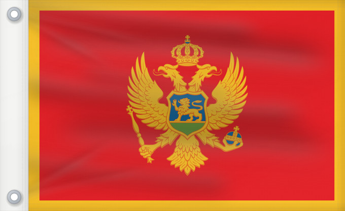 Bandera, con dos ojales metálicos y lado del asta reforzado: Montenegro Montenegro adopted on 13 July 2004 Monténégro Czarnogóry Сцяг Чарнагорыі Национално знаме на Черна гора Crne Gore Чрьна́ Гора́ - Ꙁнамѧ Montenegros flag i brug den 13. juli 2004 דגל מונטנגרו Montenegró モンテネグロの国旗 Знаме на Црна Гора Muntenegrulu