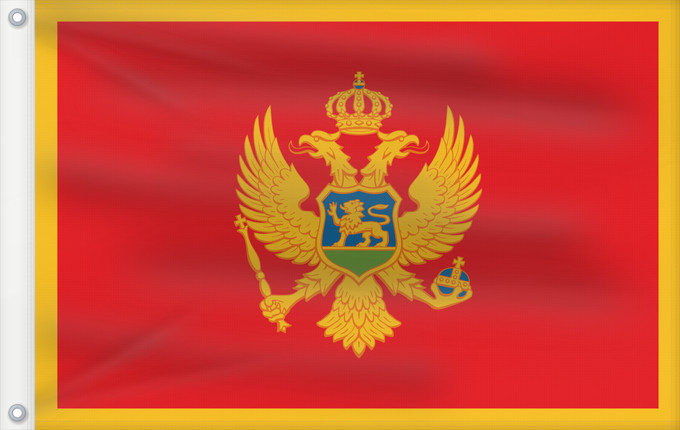 Bandera, con dos ojales metálicos y lado del asta reforzado: Montenegro Montenegro adopted on 13 July 2004 Monténégro Czarnogóry Сцяг Чарнагорыі Национално знаме на Черна гора Crne Gore Чрьна́ Гора́ - Ꙁнамѧ Montenegros flag i brug den 13. juli 2004 דגל מונטנגרו Montenegró モンテネグロの国旗 Знаме на Црна Гора Muntenegrulu