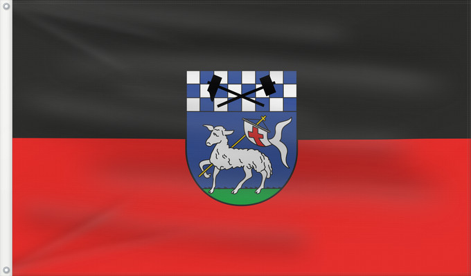 Bandera, con dos ojales metálicos y lado del asta reforzado: Penzberg, St (Pfaffenwinkel)
