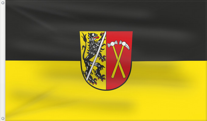 Bandera, con dos ojales metálicos y lado del asta reforzado: Kupferberg, St (Frankenwald)