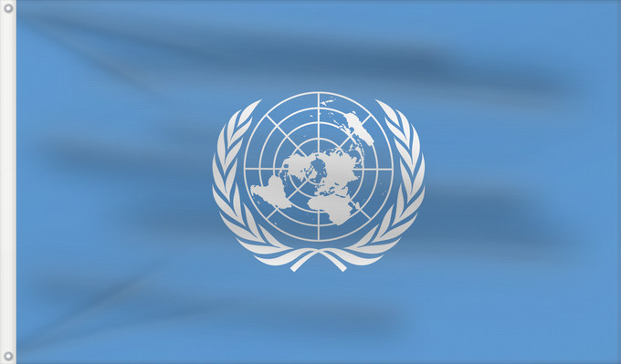 Bandera, con dos ojales metálicos y lado del asta reforzado: United Nations	United Nations, UN	Nations unies	Naciones Unidas	Vereinten Nationen	Nazioni Unite, ONU	Verenigde Naties	Das nações unidas	Organizacji Narodów Zjednoczonych  ONZ	علم الأمم المتحدة	Сцяг Арганізацыі Аб яднаных Нацый	Сьцяг Арганізацыі Аб яднаны