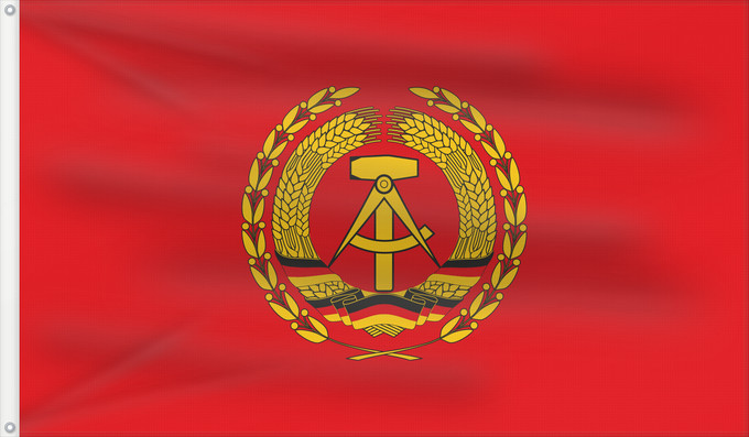Drapeau, avec deux œillets métalliques et guindant renforcé : President of defence council  East Germany	President of defence council of the German Democratic Republic  1960–1990	Generalsekretärs des Zentralkomitees der SED und Vorsitzenden des Nationalen Verteidigungsrates der Deutschen Demokratischen Republik