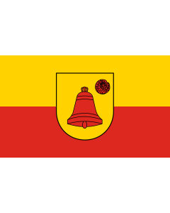 Flag: Luedinghausen | Stadt Lüdinghausen  Die Flagge der Stadt ist von Gelb und Rot im Verhältnis 1 1 längsgestreift  gemeint ist quergestreift  und zeigt in der Mitte das Wappenschild der Stadt |  landscape flag | 1.35m² | 14.5sqft | 90x150cm | 3x5ft 
